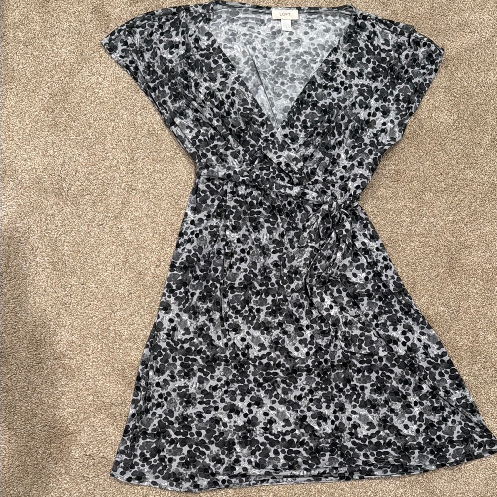 LOFT Black and Gray Flutter Sleeve Mid Length Faux Wrap Dress